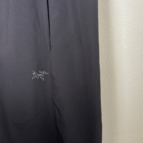 Arc'teryx Contenta Shift Dress in Black Pockets Packable Gorpcore Outdoor Sz L - Picture 5 of 12